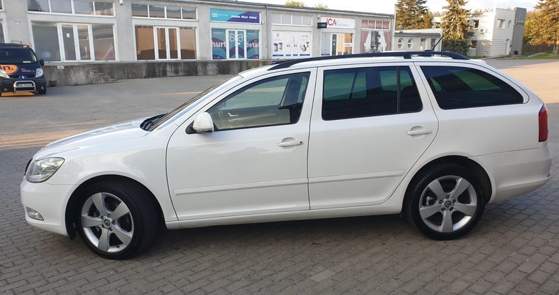 Skoda Octavia cena 23999 przebieg: 299900, rok produkcji 2012 z Elbląg małe 781